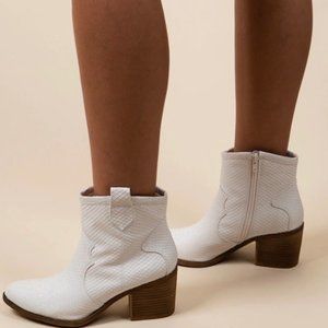 Dirty Laundry White Western Boots - NWOT